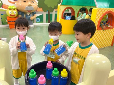 明るい笑顔のプレイランド