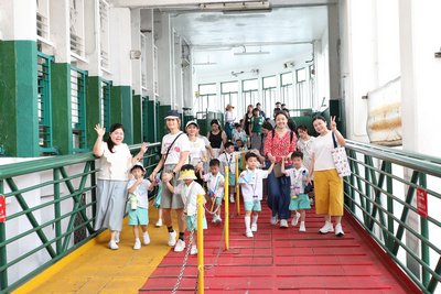 Viaggio in traghetto e visita al Viale delle Stelle