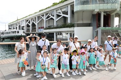 Viaggio in traghetto e visita al Viale delle Stelle
