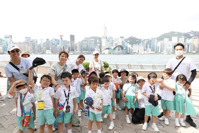 坐渡海小輪及參觀星光大道