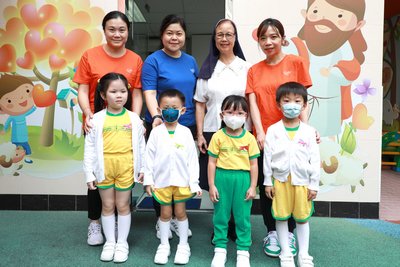 Promulguer la Sainte Médaille